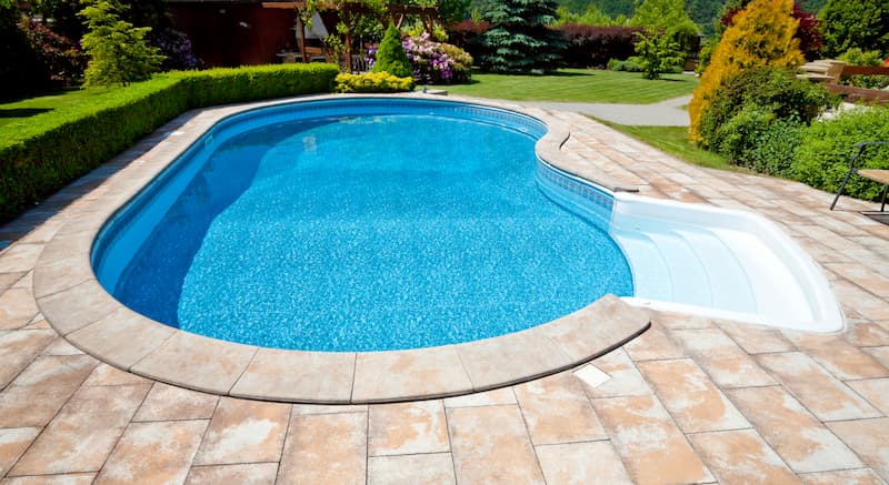 Choosing the Right Vinyl Liner Color to Set the Perfect Pool Ambiance